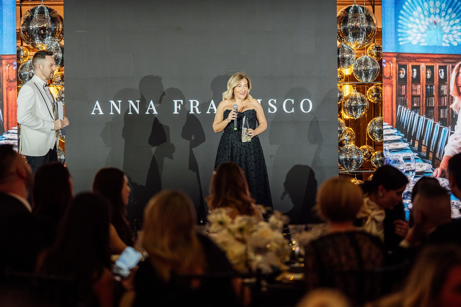 Anna Frascisco premia Angelo Maroi